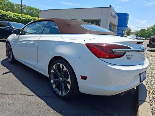 Summit White 2018 Buick Cascada Premium