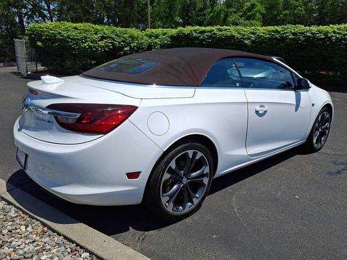 Summit White 2018 Buick Cascada Premium