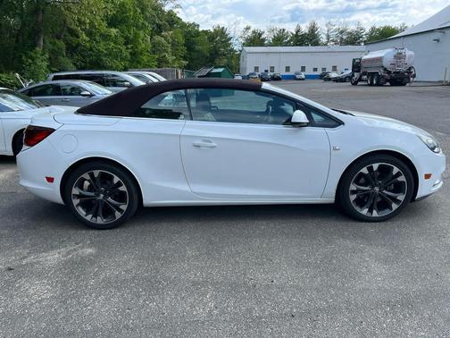 Summit White 2018 Buick Cascada Premium