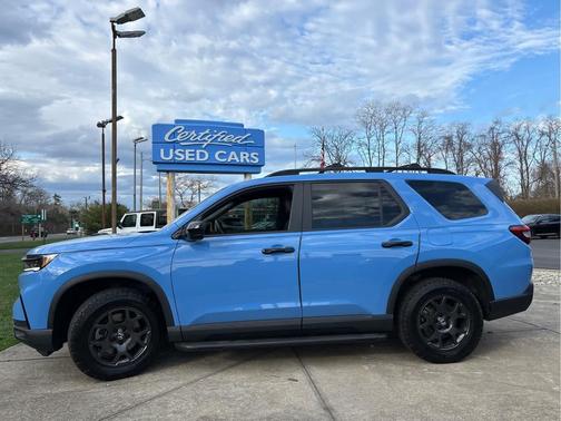 Diffused Sky Pearl 2023 Honda Pilot AWD TrailSport