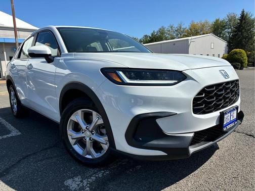 Platinum White Pearl 2024 Honda HR-V LX