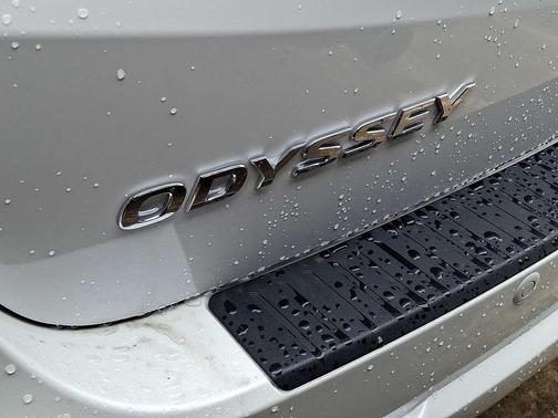 Platinum White Pearl 2026 Honda Odyssey Elite