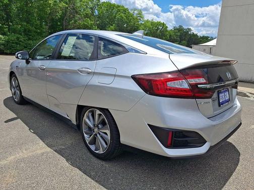 Solar Silver Metallic 2018 Honda Clarity Plug-In Hybrid Base