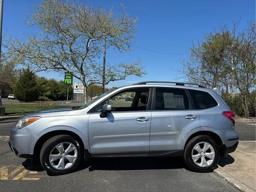 Ice Silver Metallic 2014 Subaru Forester 2.5i Limited