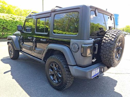 Black Clearcoat 2022 Jeep Wrangler Unlimited Sport
