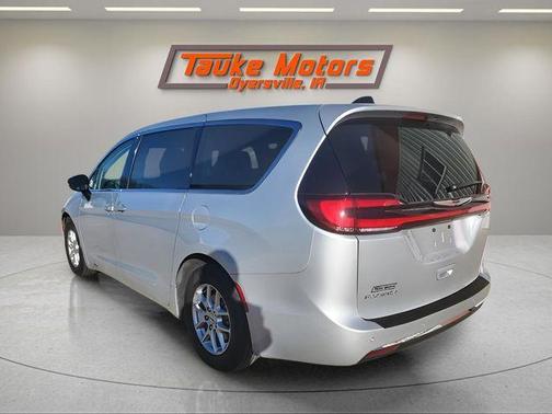 2024 Chrysler Pacifica Touring-L