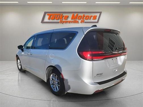 2024 Chrysler Pacifica Touring-L