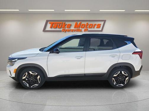 Clear White / Black Roof 2024 Kia Seltos SX