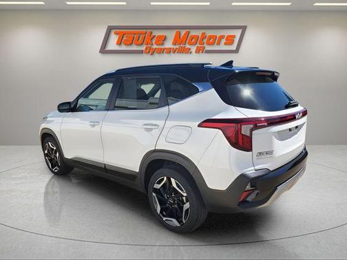 Clear White / Black Roof 2024 Kia Seltos SX