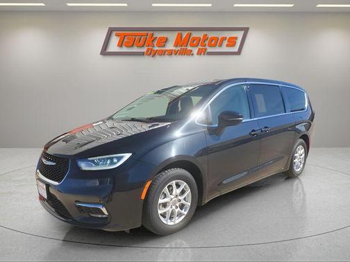 2023 Chrysler Pacifica Touring-L