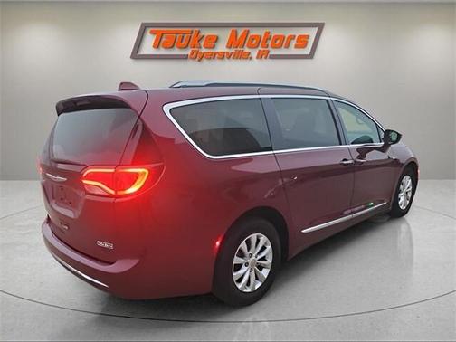 2018 Chrysler Pacifica Touring-L