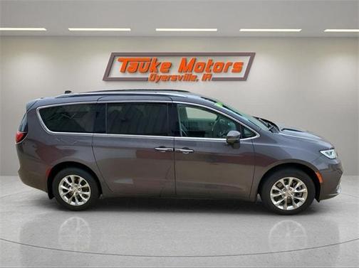 2021 Chrysler Pacifica Touring-L