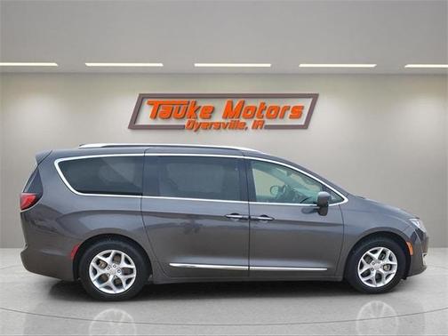 2018 Chrysler Pacifica Touring-L