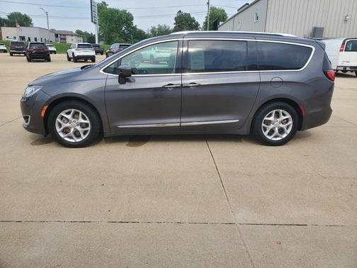 2018 Chrysler Pacifica Touring-L