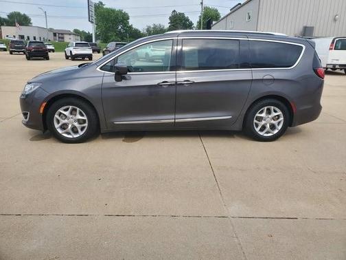 2018 Chrysler Pacifica Touring-L
