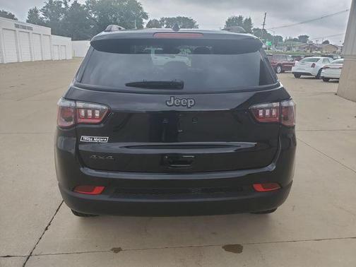 Diamond Black 2025 Jeep Compass Latitude