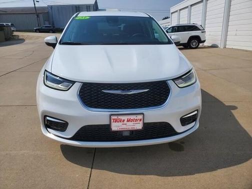 2023 Chrysler Pacifica Touring-L