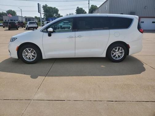 2023 Chrysler Pacifica Touring-L