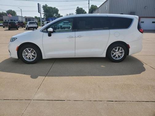 2023 Chrysler Pacifica Touring-L