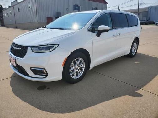 2023 Chrysler Pacifica Touring-L