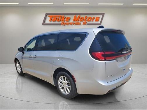 2023 Chrysler Pacifica Touring-L