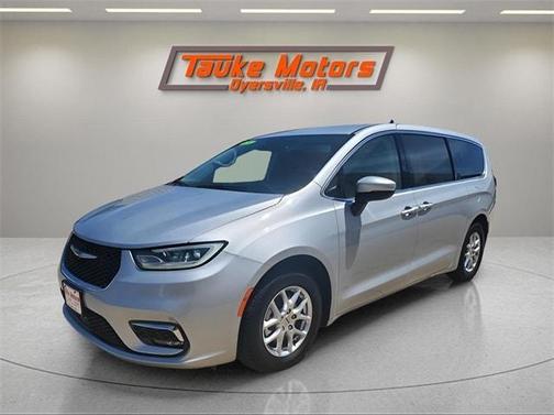 2023 Chrysler Pacifica Touring-L