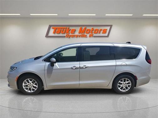 2023 Chrysler Pacifica Touring-L