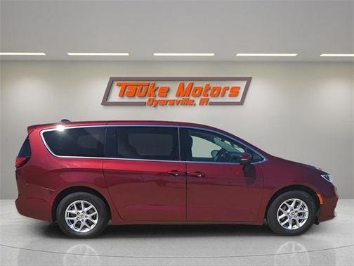 2023 Chrysler Pacifica Touring-L