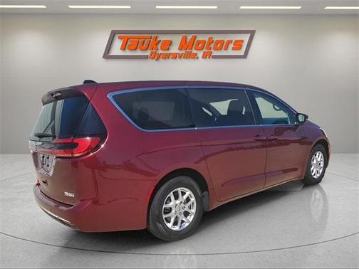 2023 Chrysler Pacifica Touring-L