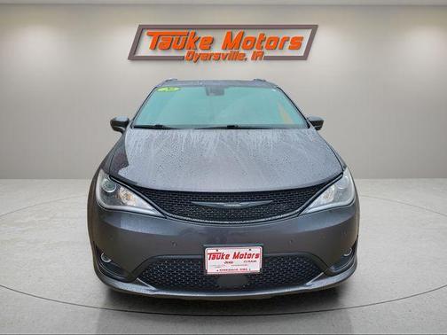 Granite Crystal Clearcoat Metallic 2020 Chrysler Pacifica Launch Edition