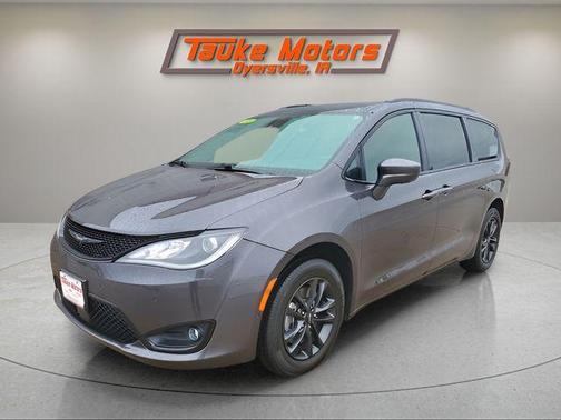 Granite Crystal Clearcoat Metallic 2020 Chrysler Pacifica Launch Edition