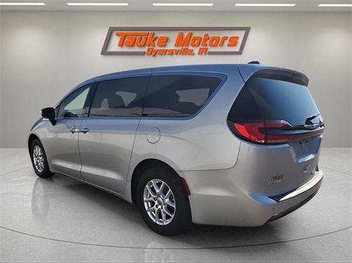 2023 Chrysler Pacifica Touring-L