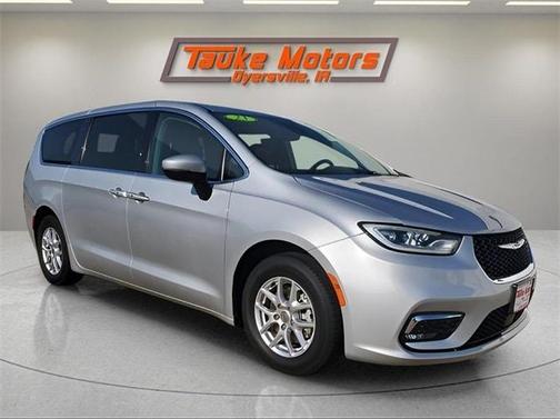 2023 Chrysler Pacifica Touring-L
