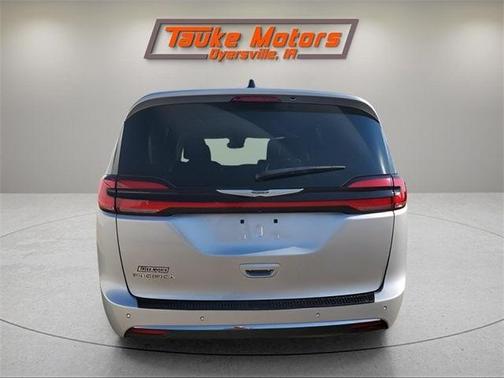 2023 Chrysler Pacifica Touring-L