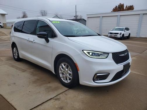 2024 Chrysler Pacifica Touring-L