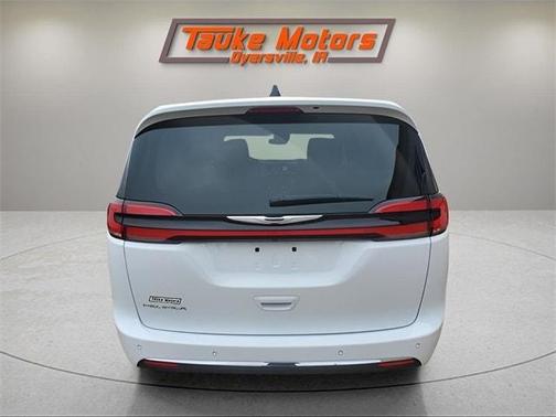 2024 Chrysler Pacifica Touring-L