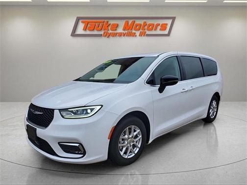 2024 Chrysler Pacifica Touring-L