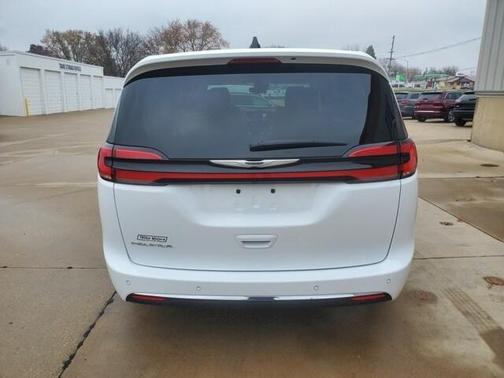 2024 Chrysler Pacifica Touring-L