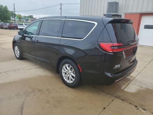 Diamond Black 2024 Chrysler Pacifica Touring-L