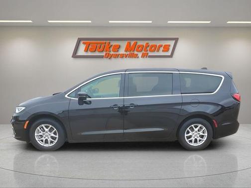 Diamond Black 2024 Chrysler Pacifica Touring-L