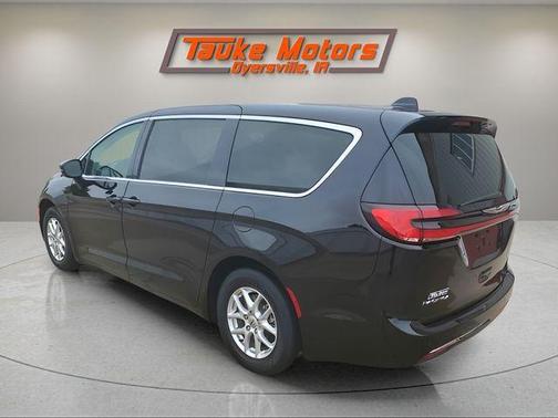 Diamond Black 2024 Chrysler Pacifica Touring-L