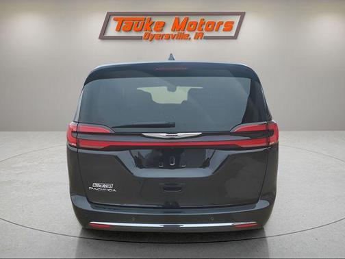 Diamond Black 2024 Chrysler Pacifica Touring-L