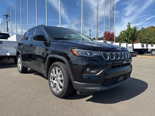 2022 Jeep Compass Latitude Lux