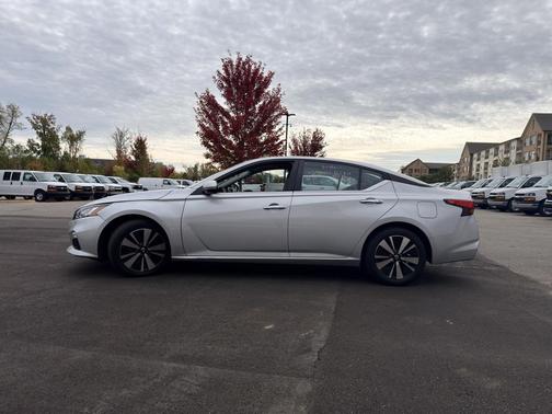 2022 Nissan Altima 2.5 SV