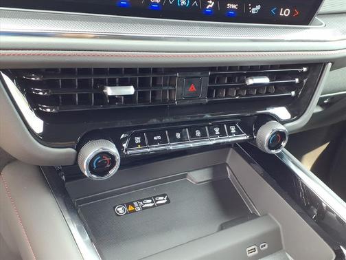 2025 Chevrolet Suburban RST