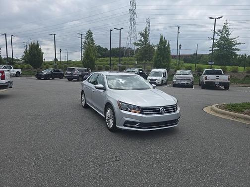 2017 Volkswagen Passat 1.8T SE