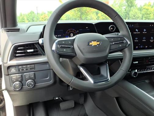 2025 Chevrolet Suburban LS