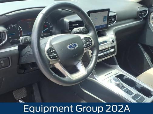 Star White Metallic Tri-Coat 2024 Ford Explorer XLT