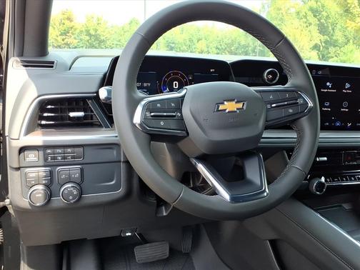 2025 Chevrolet Suburban LS