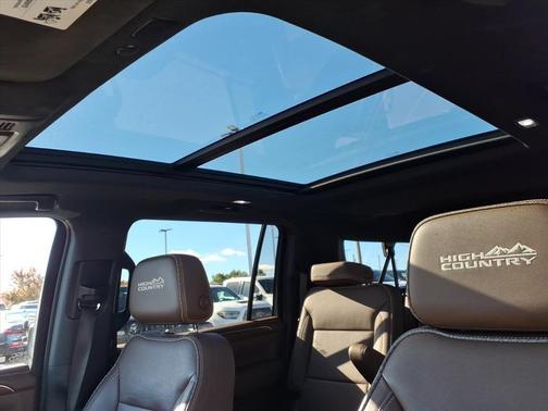 2022 Chevrolet Suburban 4WD High Country